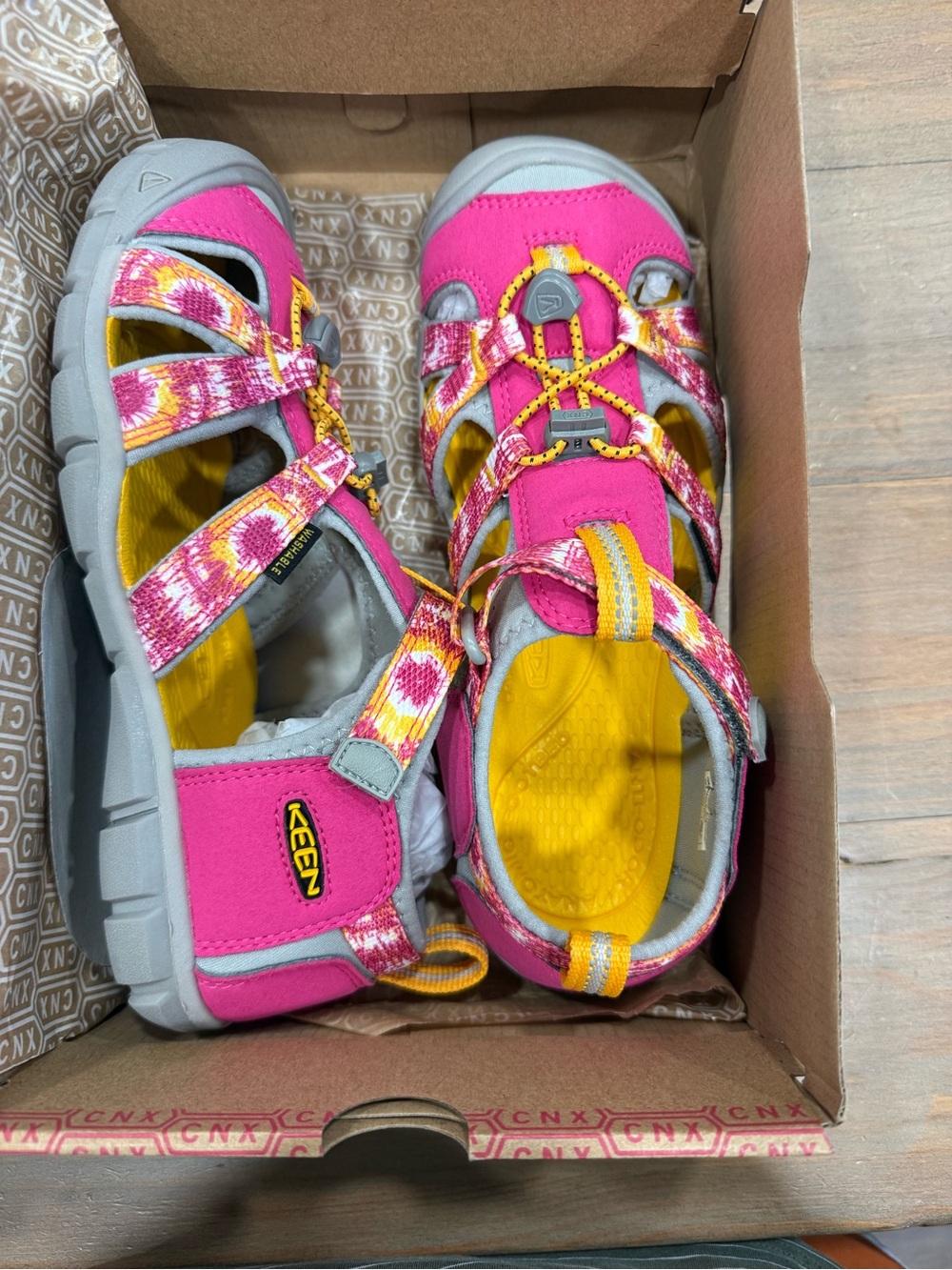 New in the box Keen Youth Size 5 Sandals